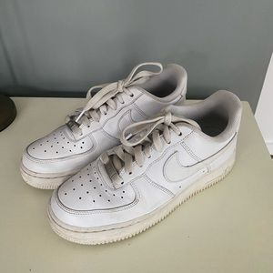 White Nike Air-force 1s -USED